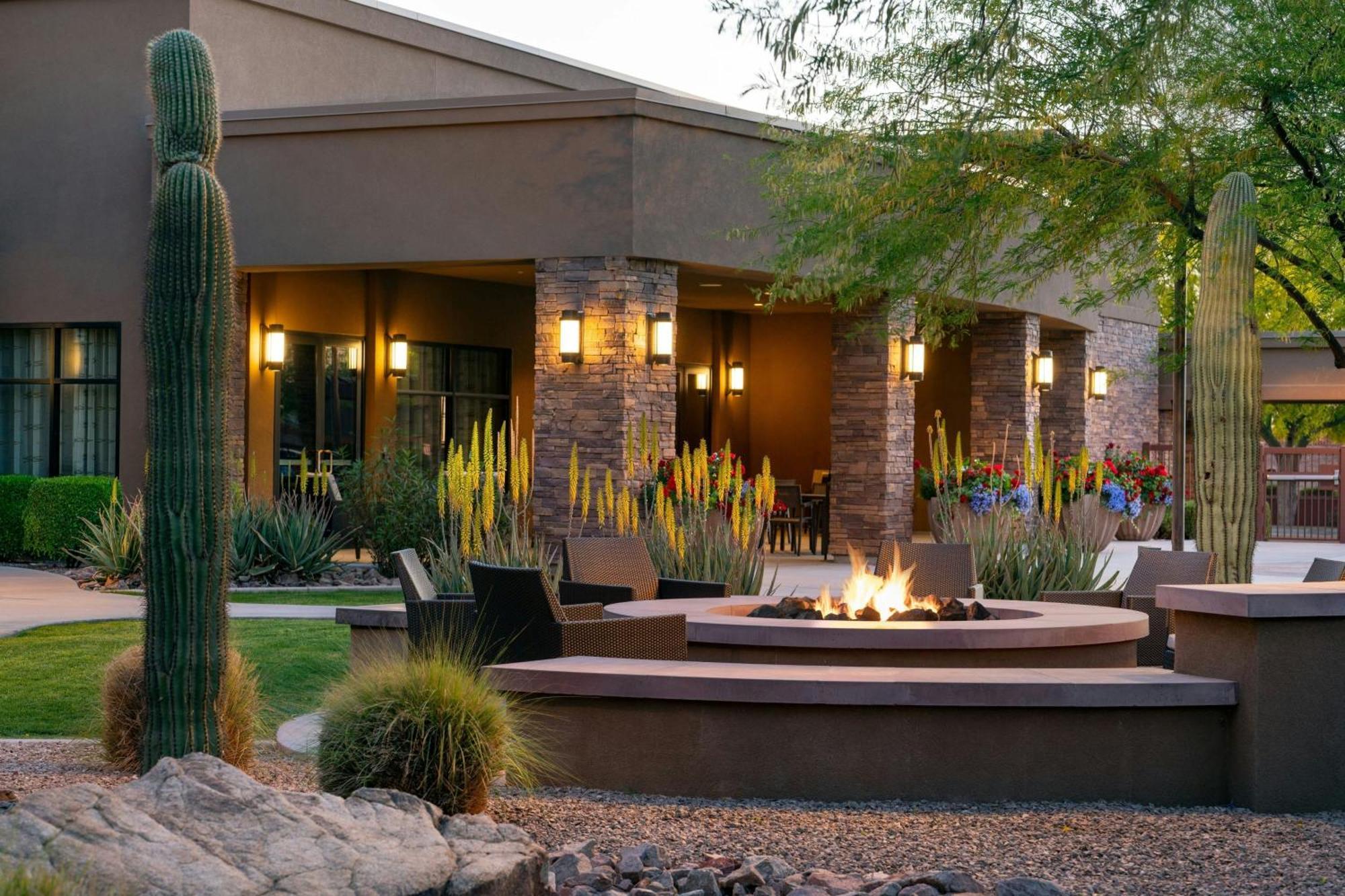 Courtyard By Marriott Scottsdale Salt River Hotel Exterior photo